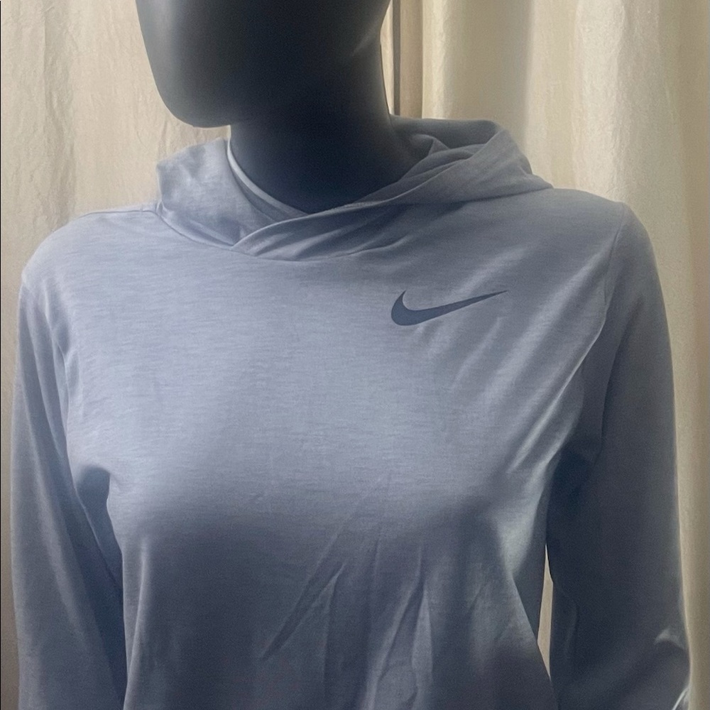 Woman’s Medium Dri-fit Nike Hoodie with DVD - Picture 6 of 6